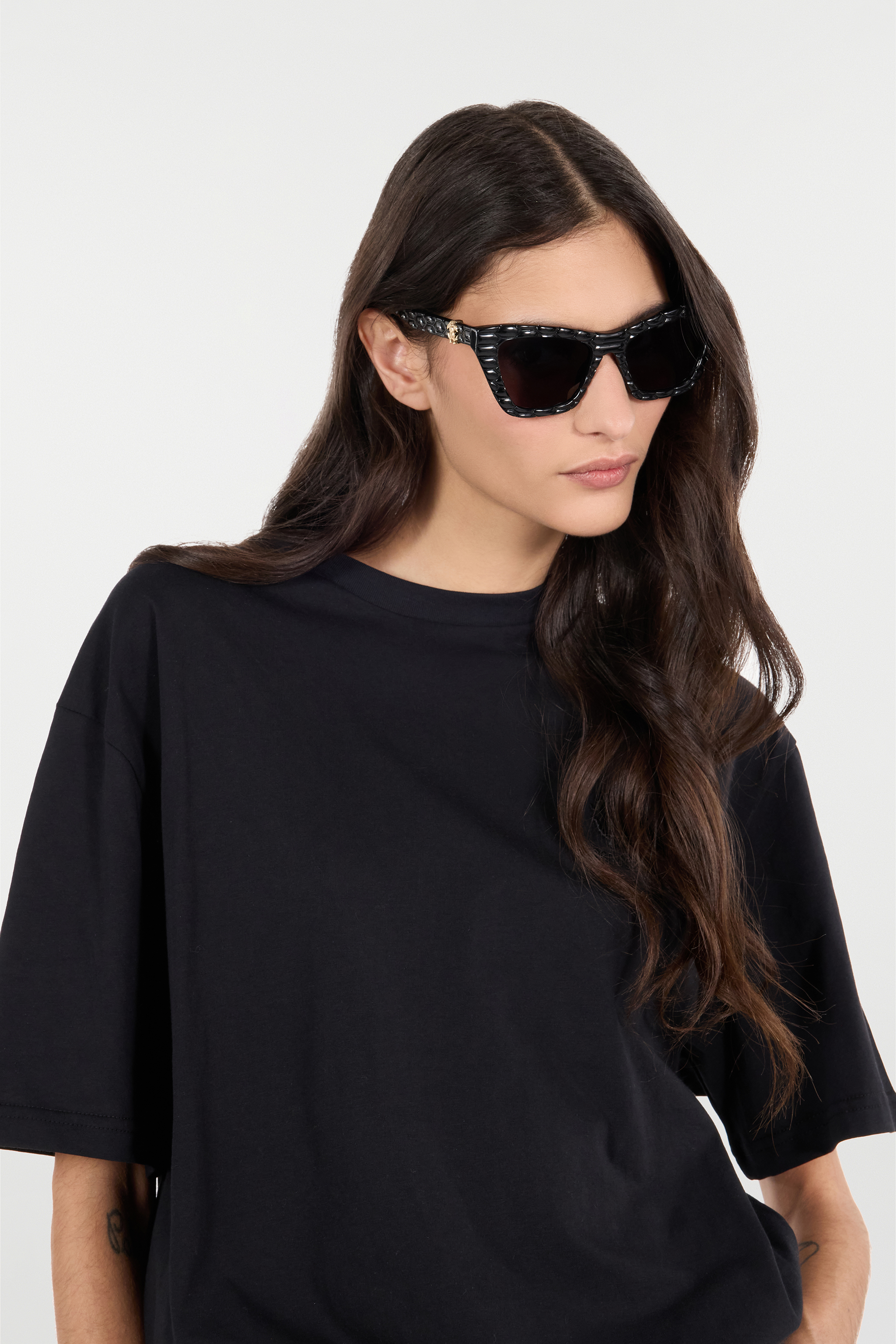 ROBERTO CAVALLI SONNENBRILLE MIT GLATTER VORDERSEITE UND MATELASSÈ-EFFEKT AN DEN BÜGELN