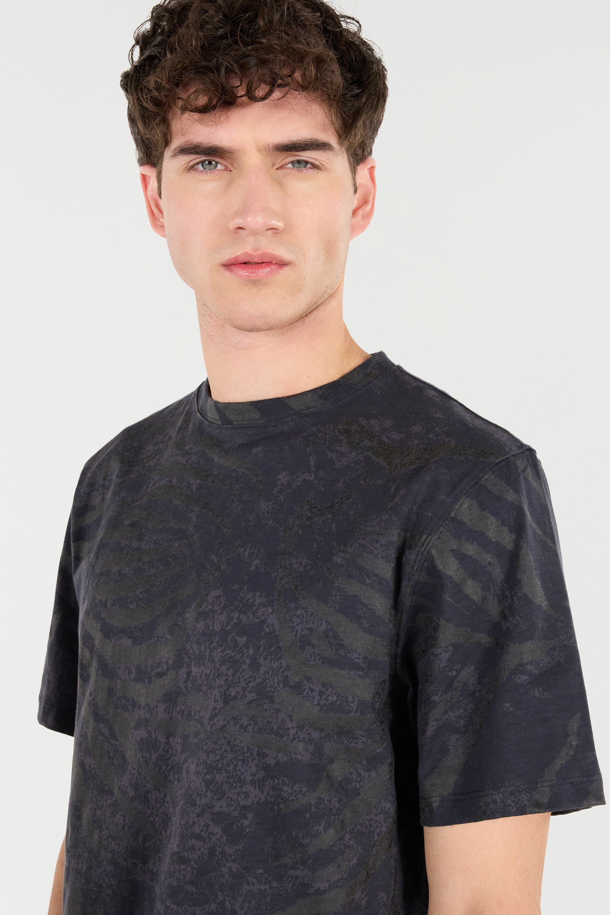 Roberto Cavalli T-shirt With Animal Print In Black Grey Lamina