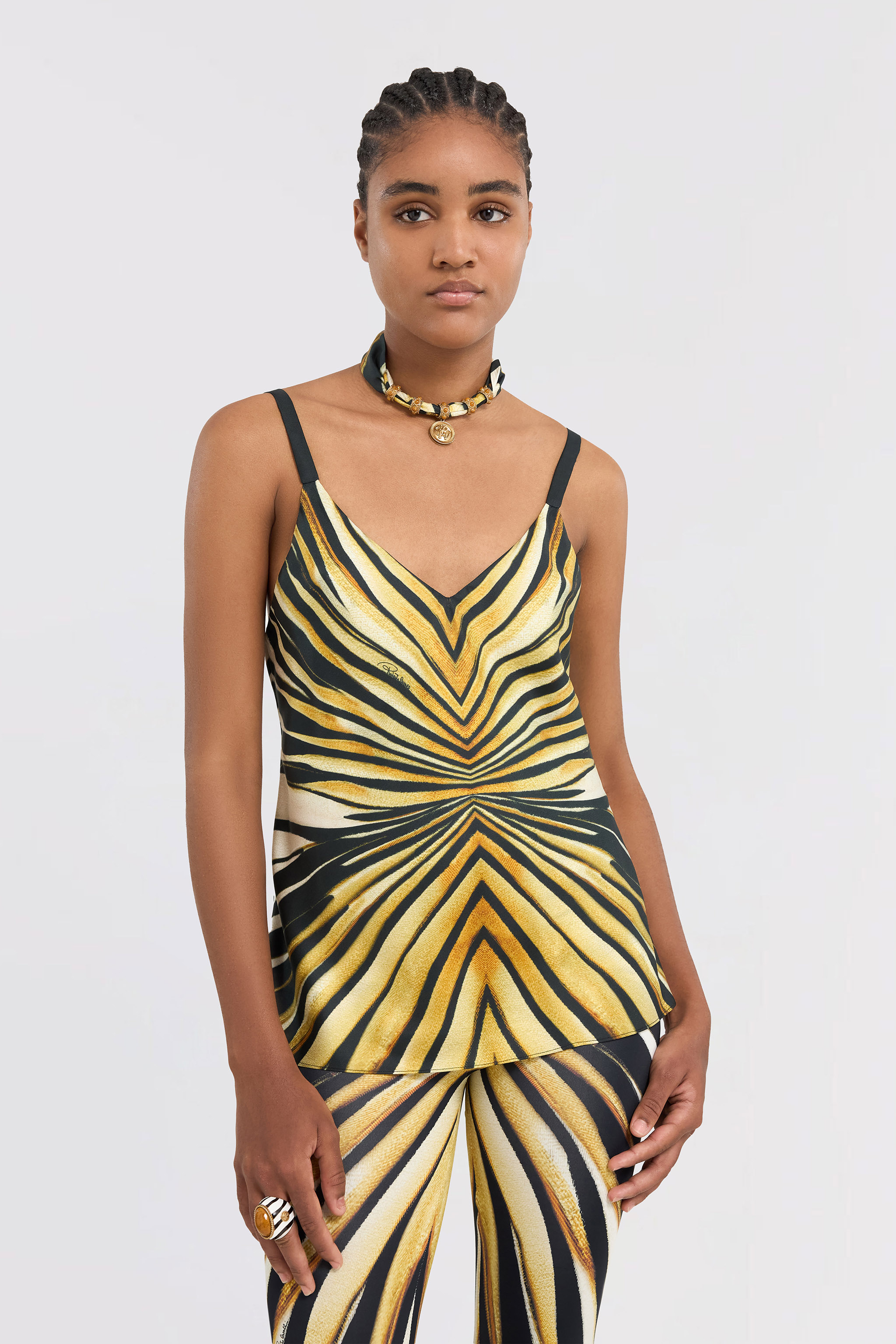 Shop Roberto Cavalli Seidentop Mit Ray Of Gold Print
