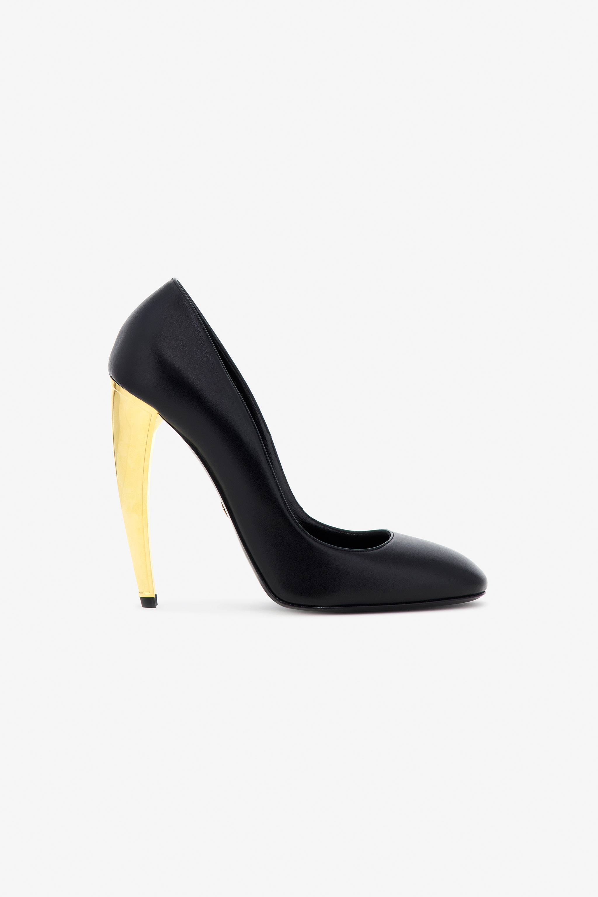 Roberto Cavalli Fang Heel Pumps In Black
