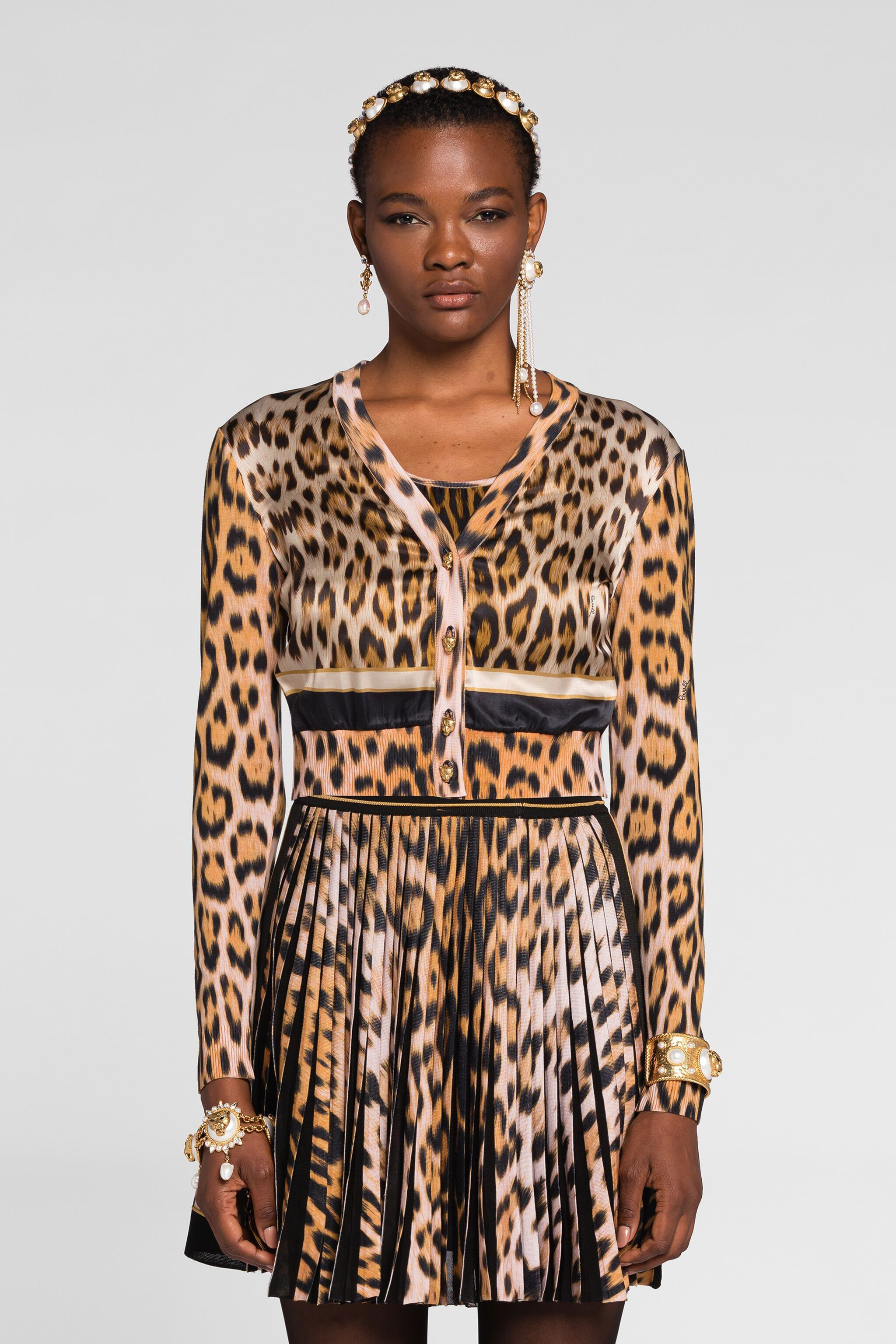 Shop Roberto Cavalli Strickjacke Aus Wolle Mit Jaguar-print In Light Brown