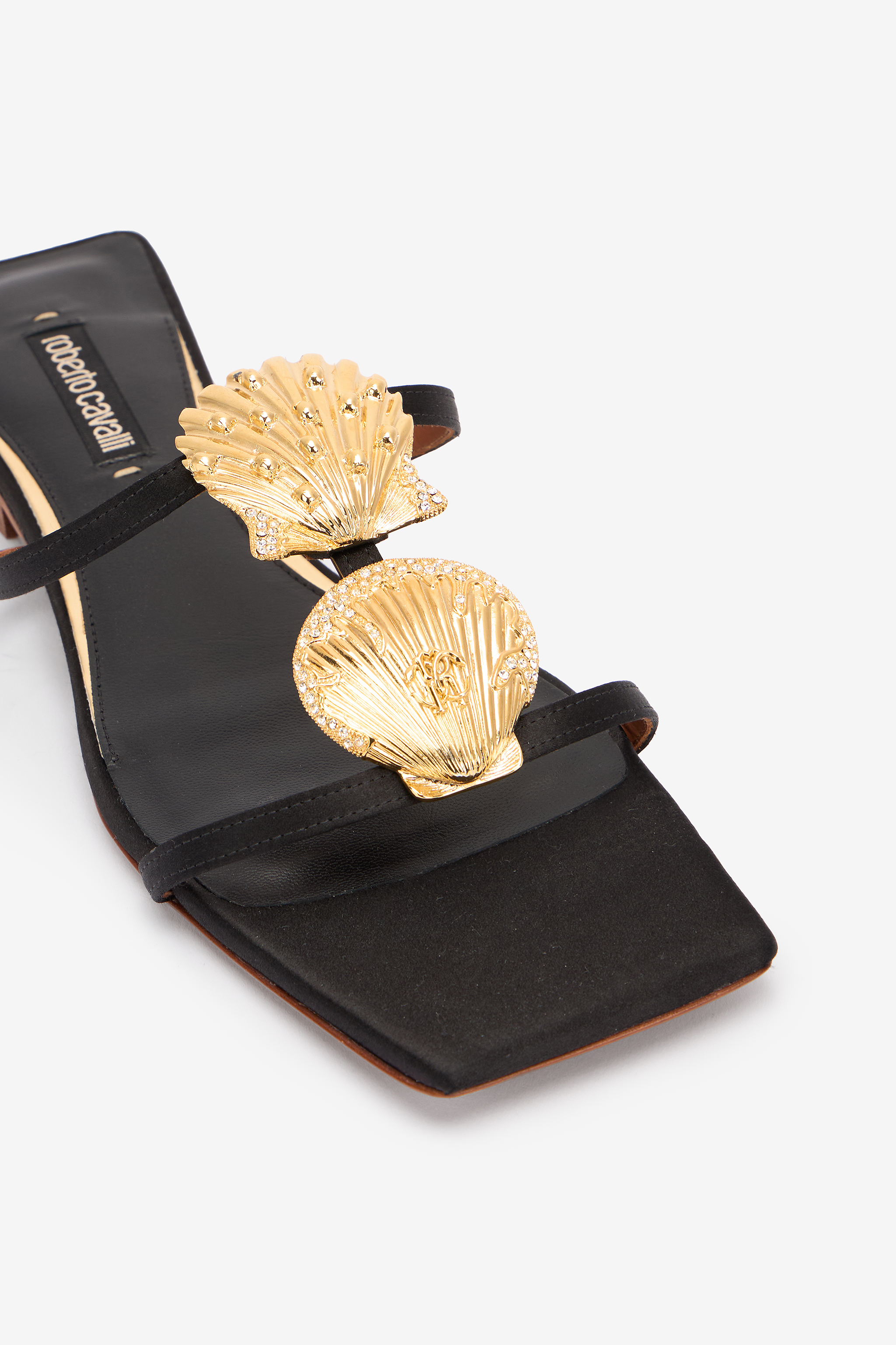 Shop Roberto Cavalli Flache Sandalen Mit Goldenen Muscheln In Black