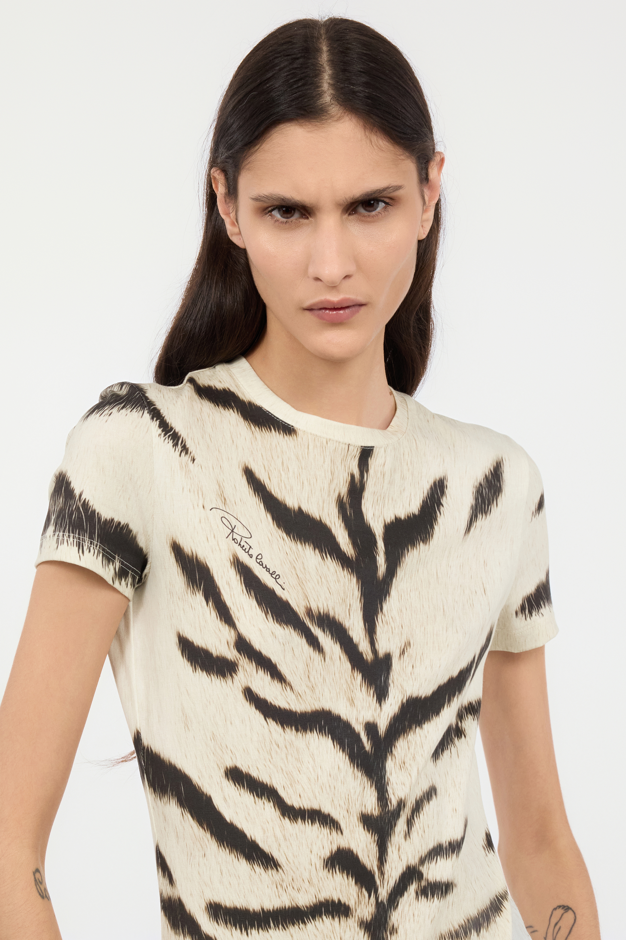 Shop Roberto Cavalli Damen-t-shirt Mit Weissem Tigresse Ogat X In Bianco/nero