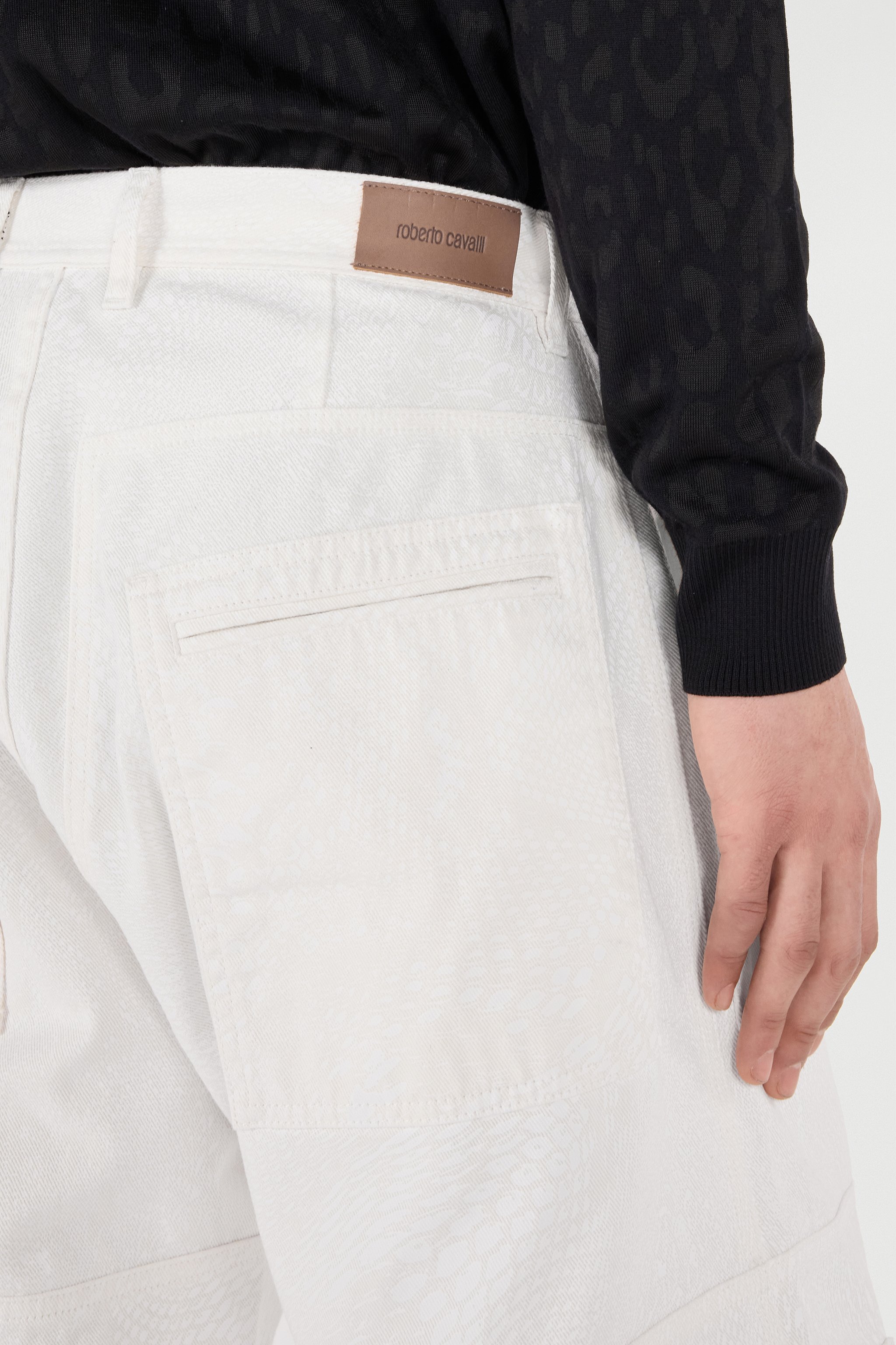 Shop Roberto Cavalli Hose Mit Print Python Und Taschen In Ivory