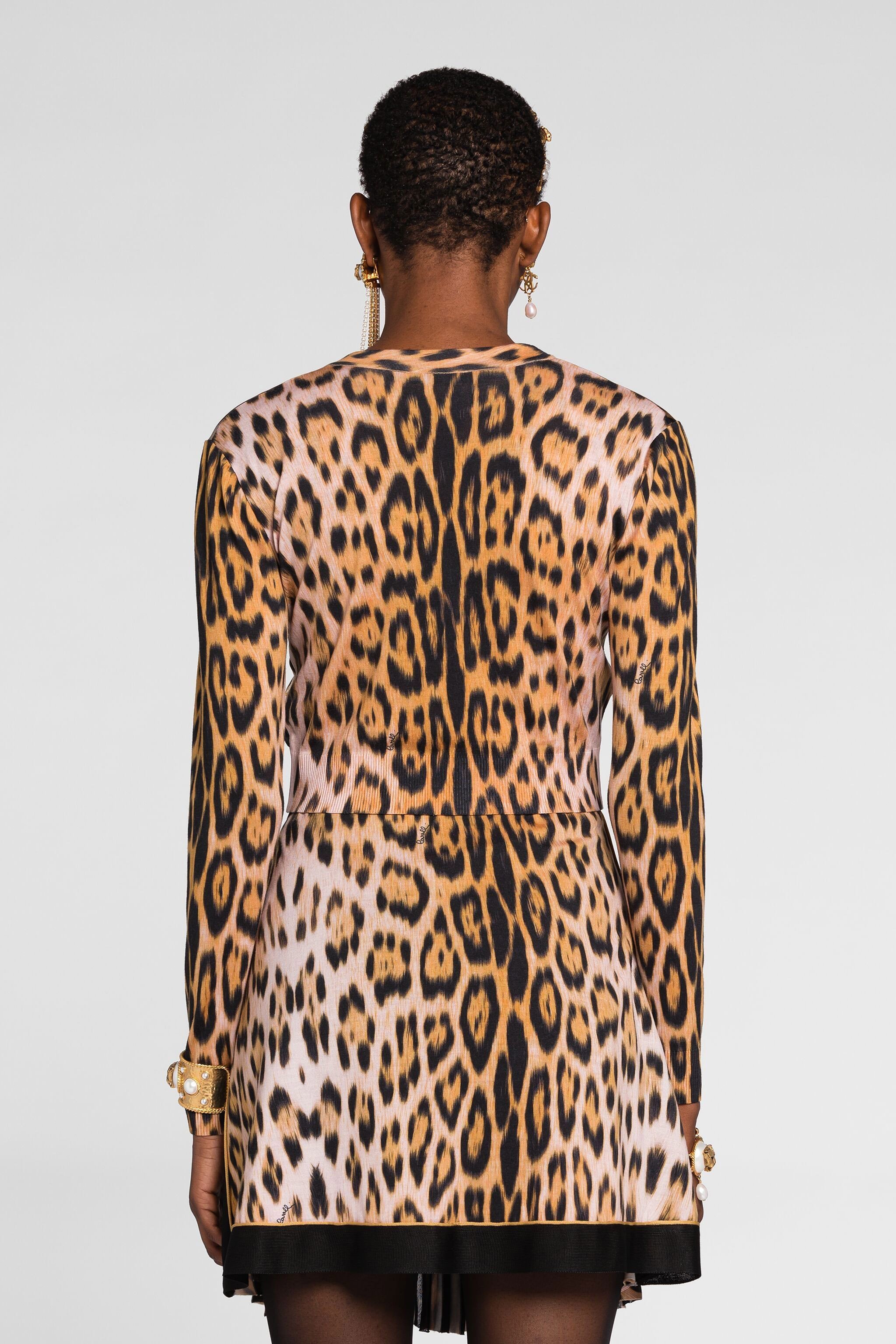 Shop Roberto Cavalli Strickjacke Aus Wolle Mit Jaguar-print In Light Brown