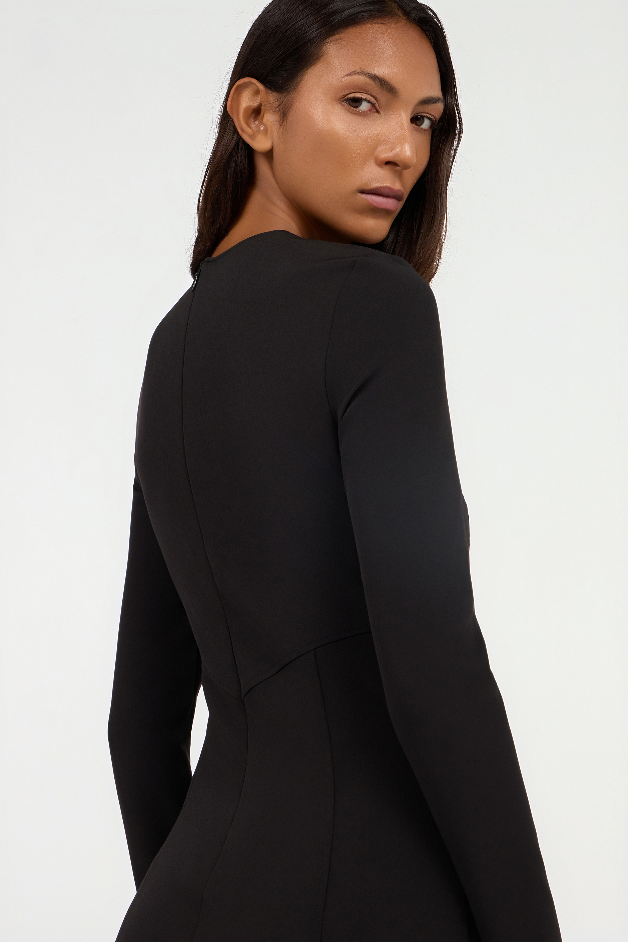 Short dress with long sleeves and cut-out