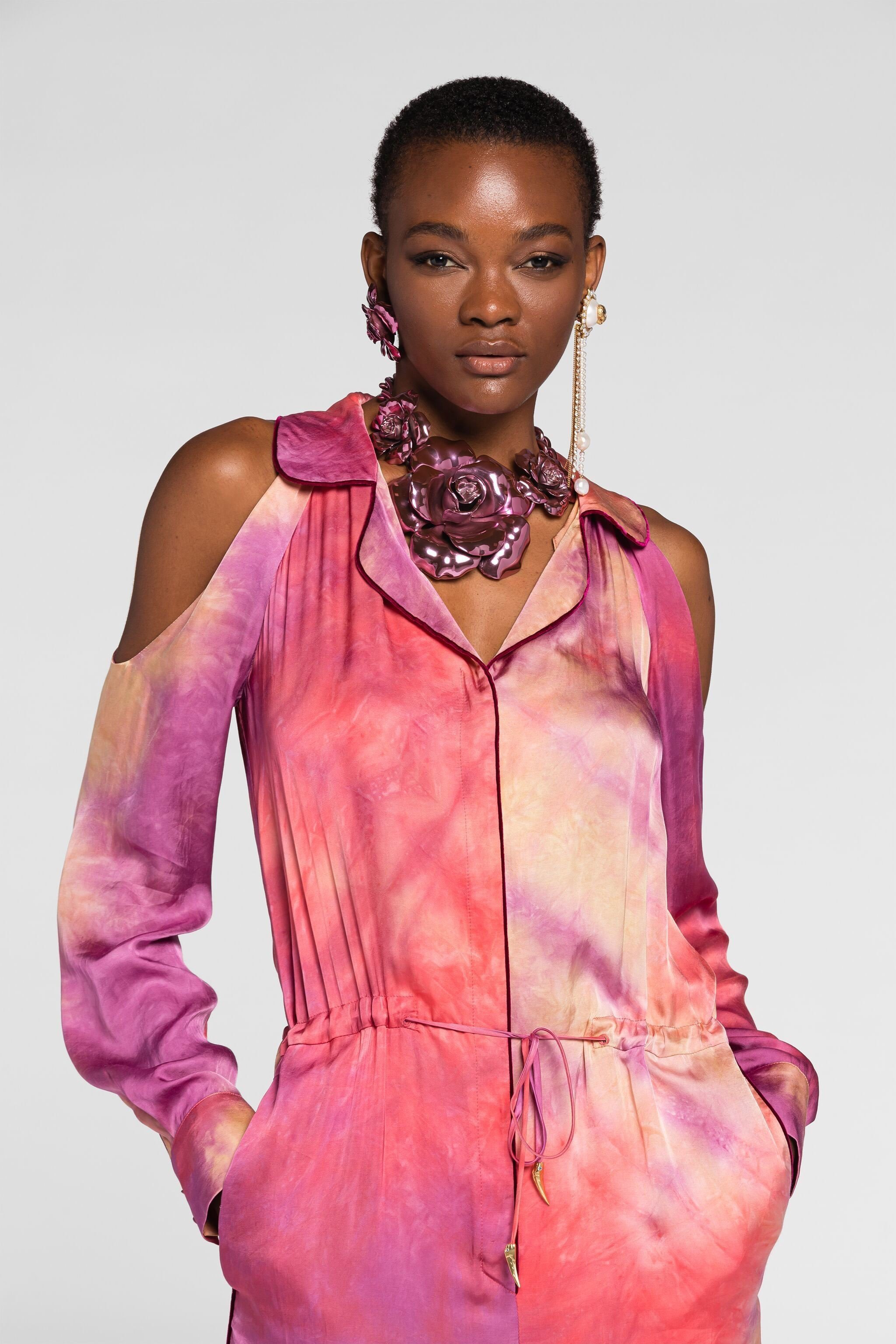 ROBERTO CAVALLI JUMPSUIT MIT BATIKMUSTER UND CUT-OUT