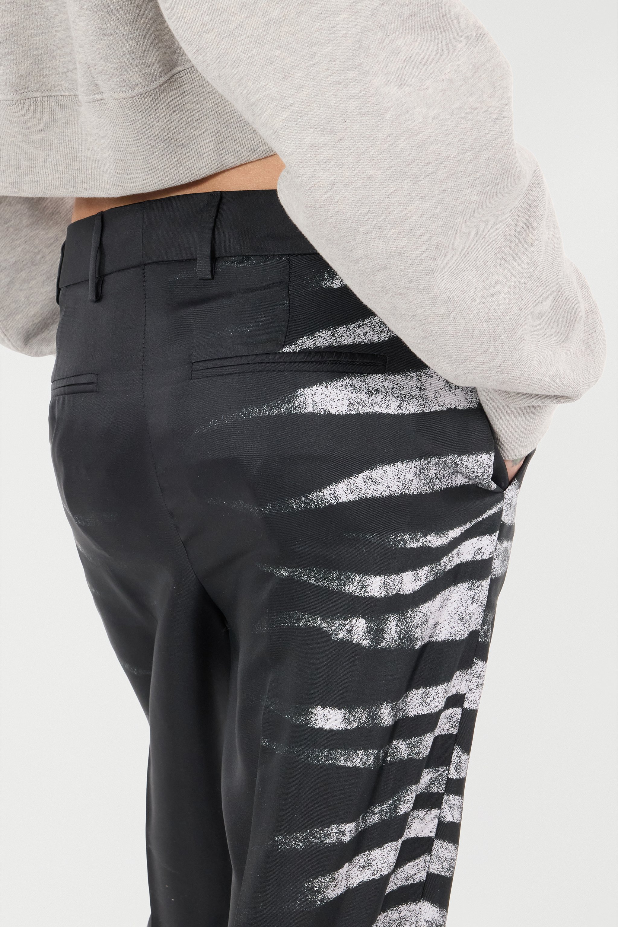 Shop Roberto Cavalli Hose Mit Print Zebra Seitlich In Nero/bianco