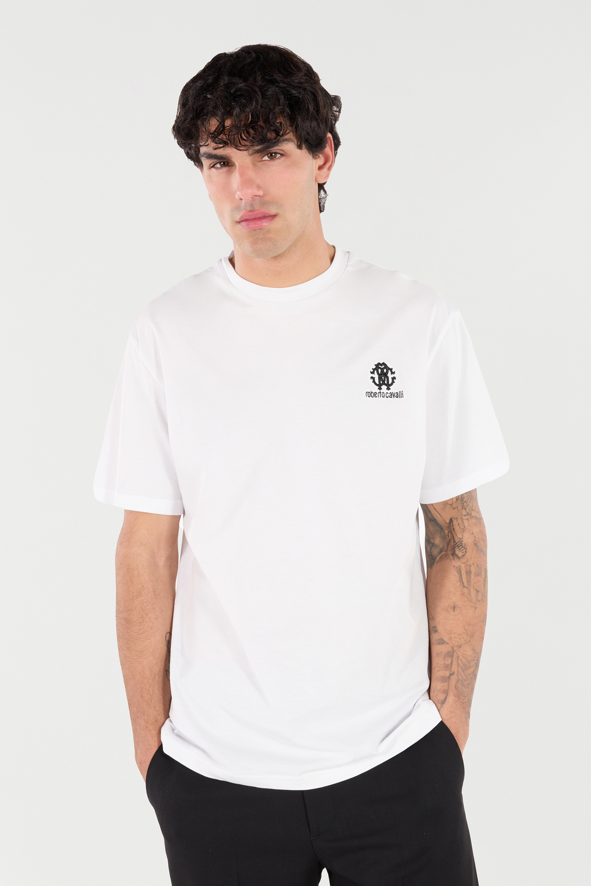 Shop Roberto Cavalli T-shirt Mit Stickerei In Form Des Monogramms Rc Und Logo In White
