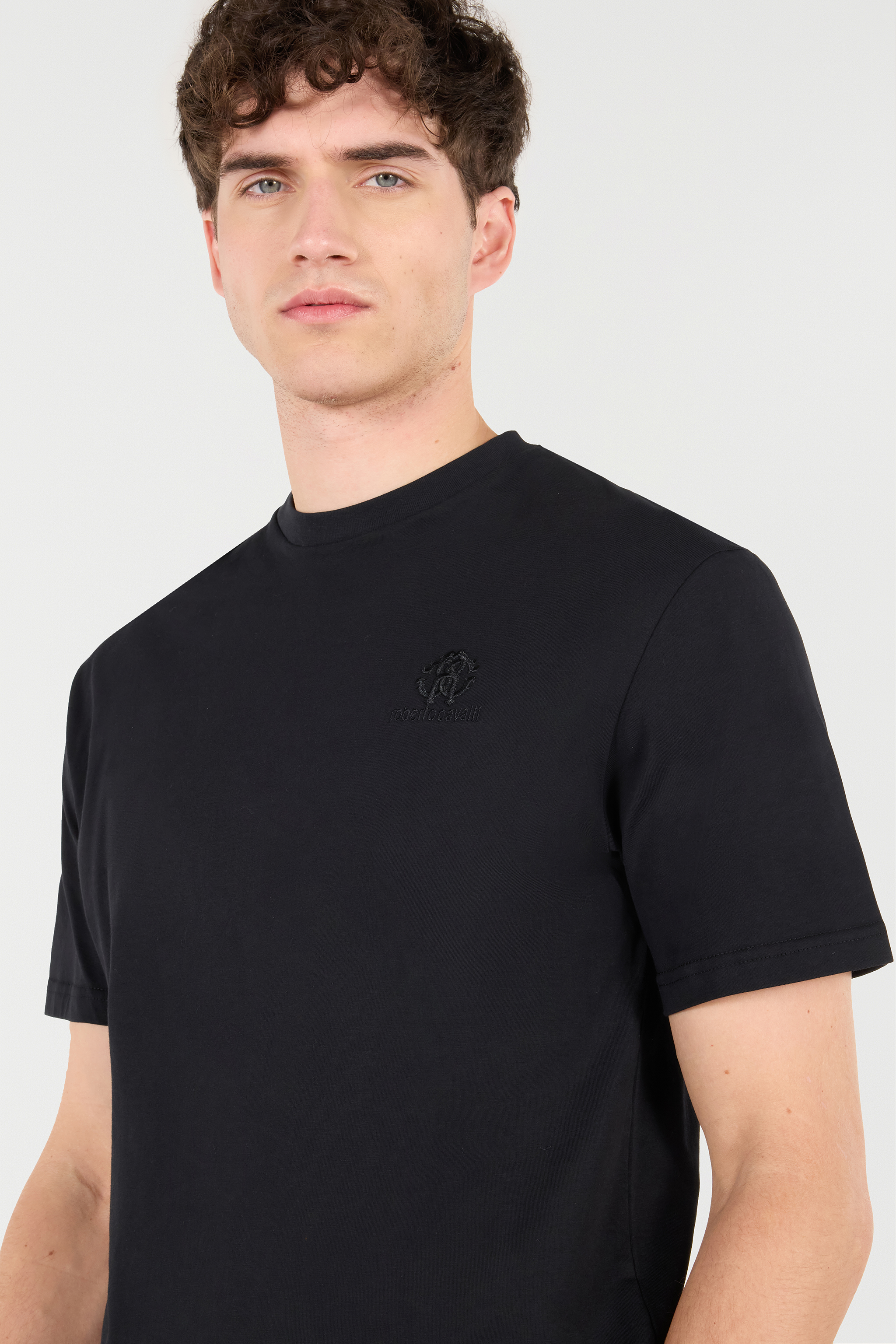 Shop Roberto Cavalli T-shirt Mit Stickerei In Form Des Monogramms Rc Und Logo In Black
