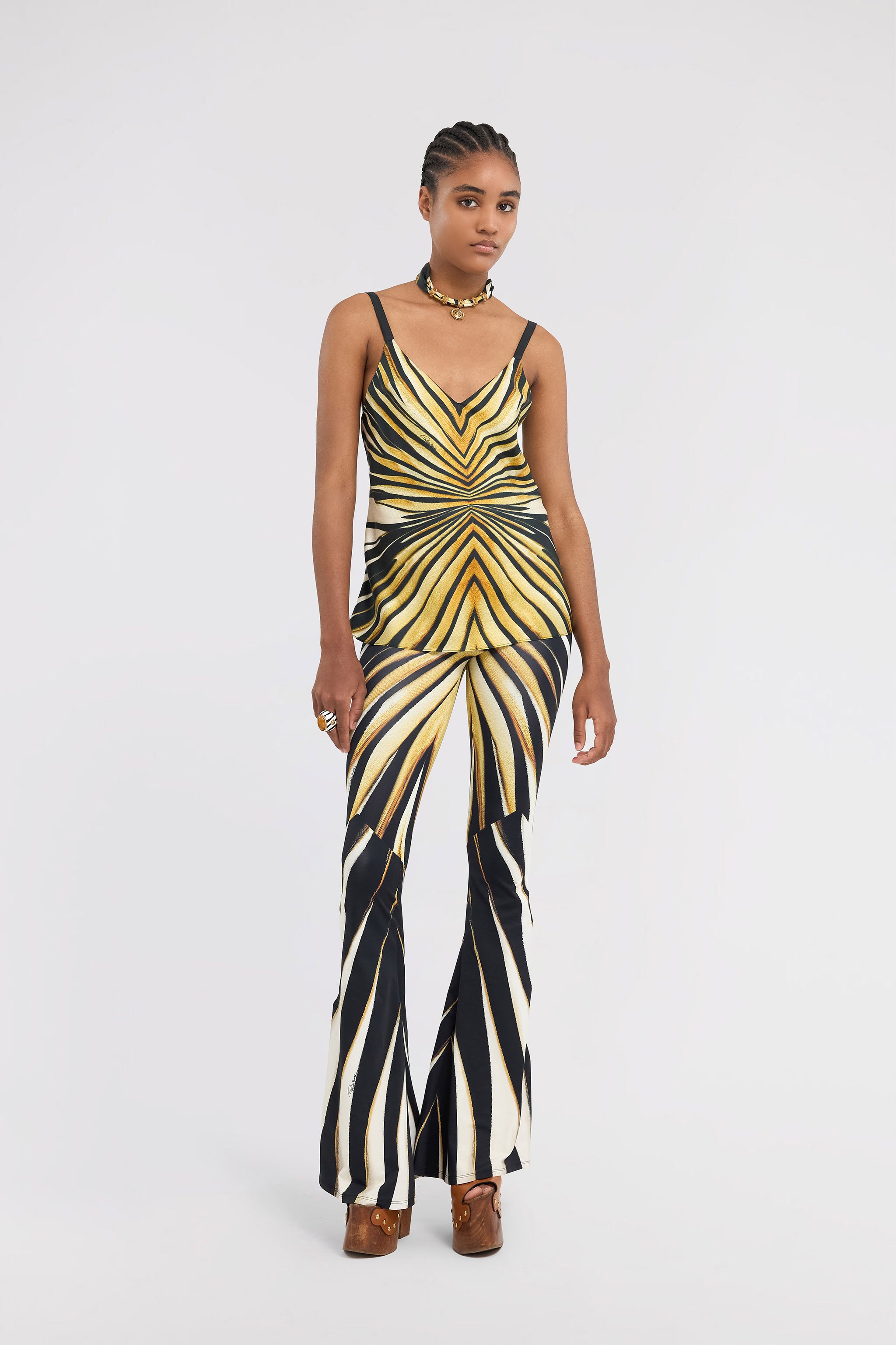 Shop Roberto Cavalli Seidentop Mit Ray Of Gold Print