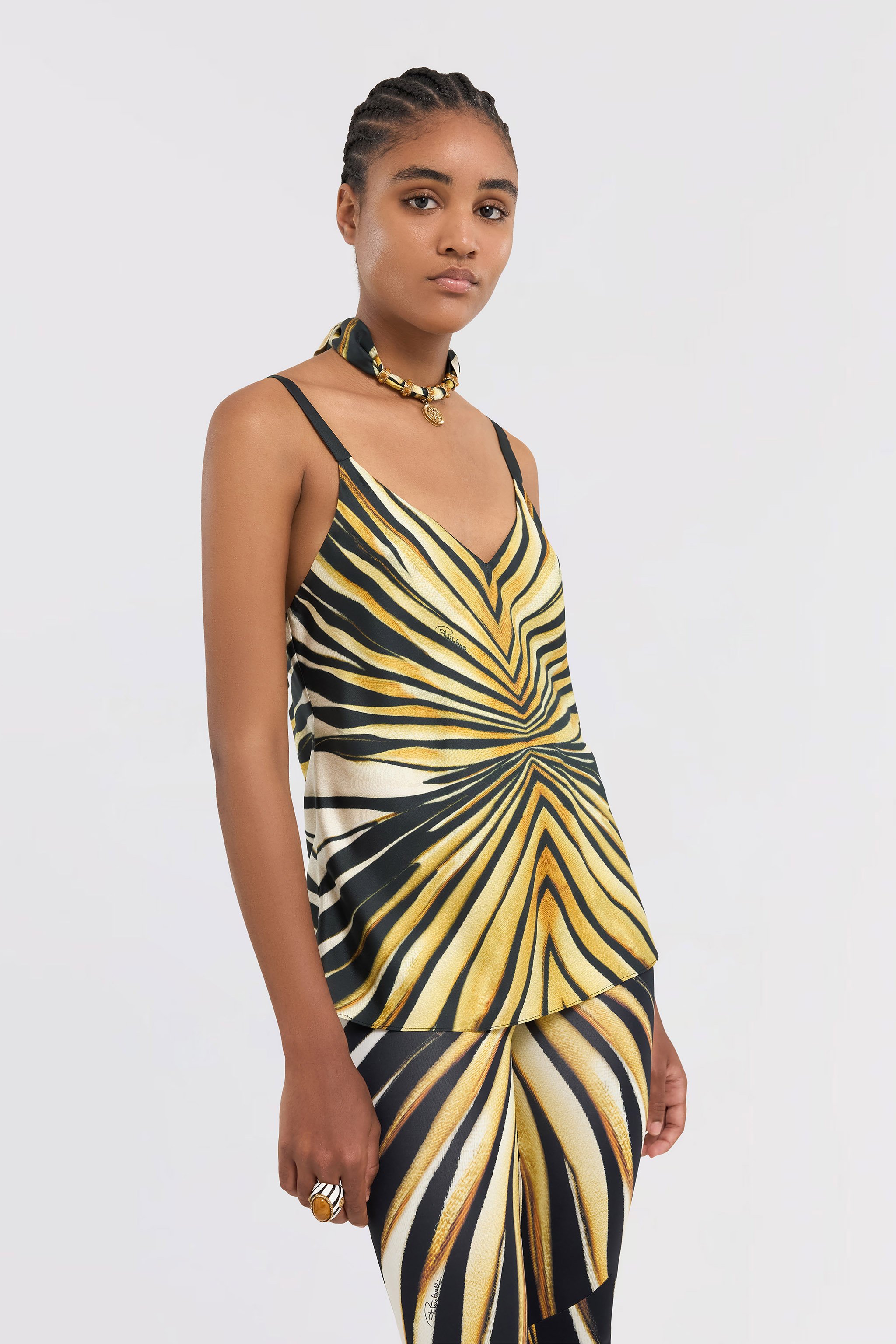 Shop Roberto Cavalli Seidentop Mit Ray Of Gold Print