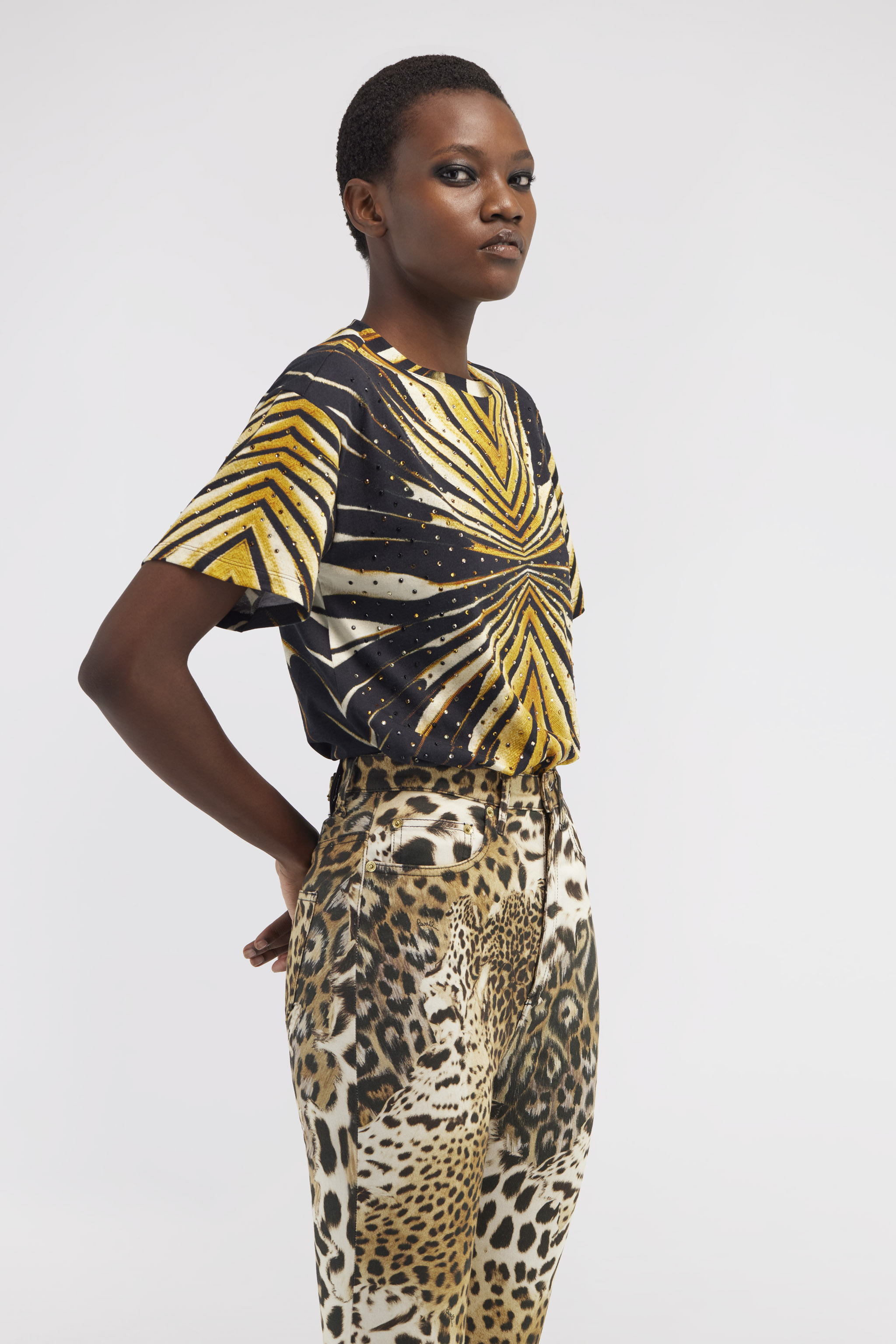 ROBERTO CAVALLI T-SHIRT MIT RAY OF GOLD-DRUCK 