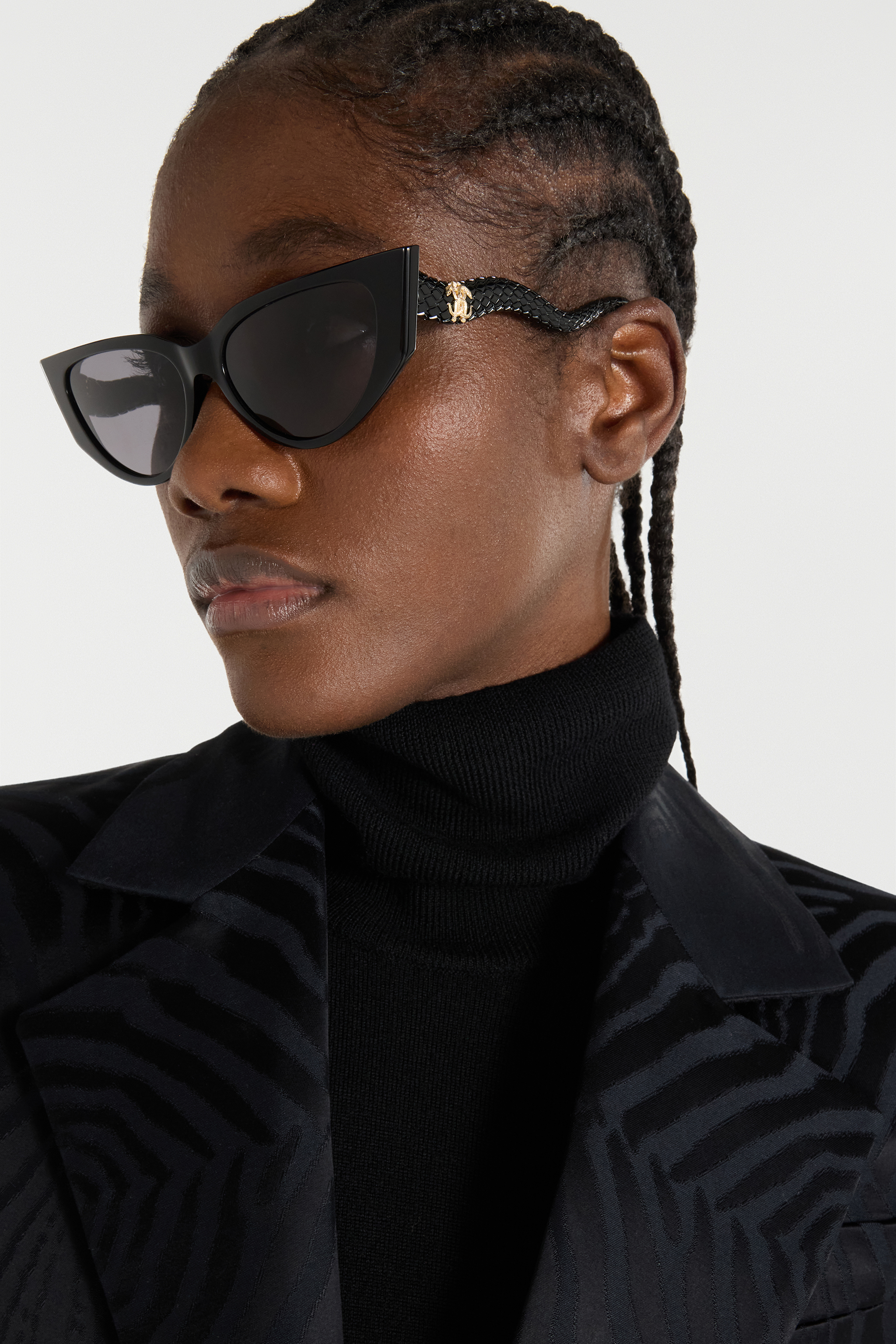 ROBERTO CAVALLI SONNENBRILLE IN CAT-EYE-FORM MIT BÜGELN IM SKALENEFFEKT